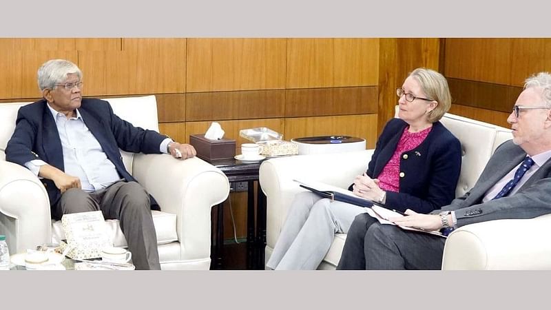 UK High Commissioner to Bangladesh Sarah Cooke calls on finance adviser to the interim government Salehuddin Ahmed at his Economic Relations Division office in Dhaka on 27 August 2024